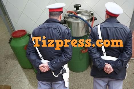 تيزنيت : الدرك يعتقل “كْرّابَينْ” بالمعدر ويحجز كميات مهمة من”ماء الحياة” تيزنيت : الدرك يعتقل “كْرّابَينْ” بالمعدر ويحجز كميات مهمة من”ماء الحياة”