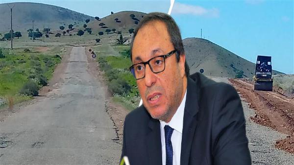 تيزنيت : طريق جهوية تثير الامتعاض ..و سياسة الترقيع والتجاهل تهيمن على مطالب إصلاحها ( فيديو ) تيزنيت : طريق جهوية تثير الامتعاض ..و سياسة الترقيع والتجاهل تهيمن على مطالب إصلاحها ( فيديو )