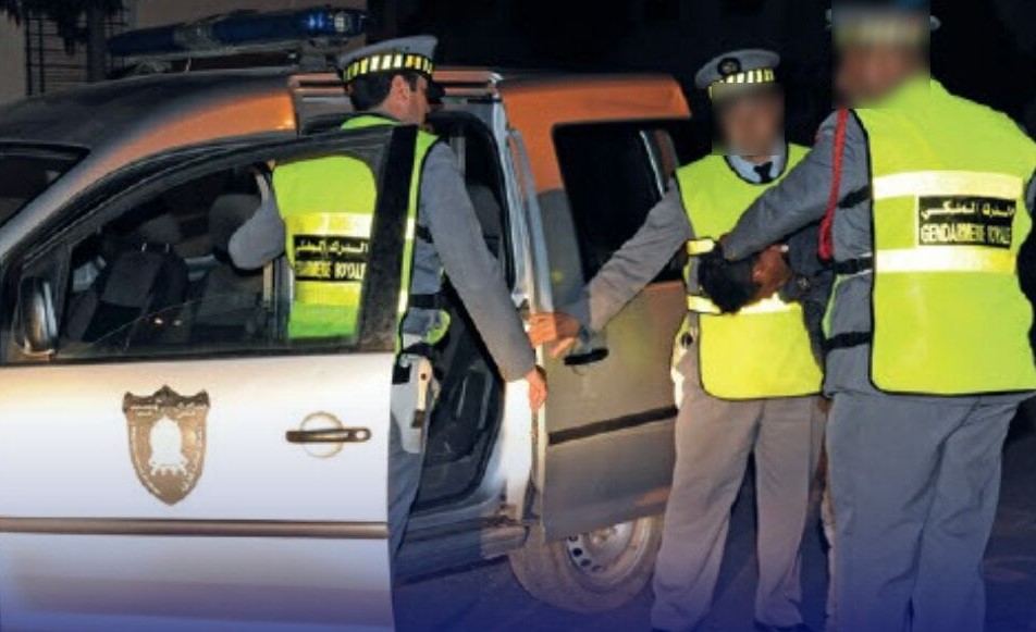 تيزنيت : اعتداء و سرقة يطالان اعلاميين بأكلو ..و الدرك يحقق في الحادث تيزنيت : اعتداء و سرقة يطالان اعلاميين بأكلو ..و الدرك يحقق في الحادث