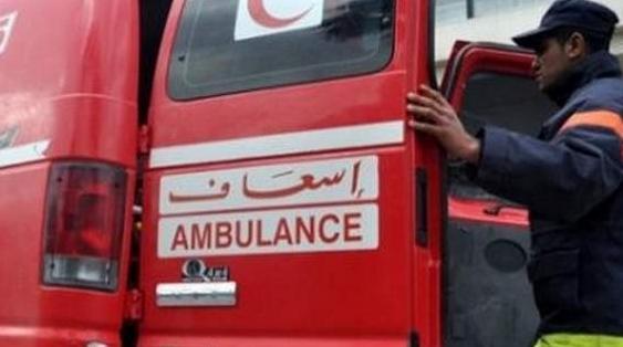 تيزنيت : مختلٌّ عقلي يُرسلُ أحد المسافرين المارين بالمدينة إلى المستعجلات تيزنيت : مختلٌّ عقلي يُرسلُ أحد المسافرين المارين بالمدينة إلى المستعجلات