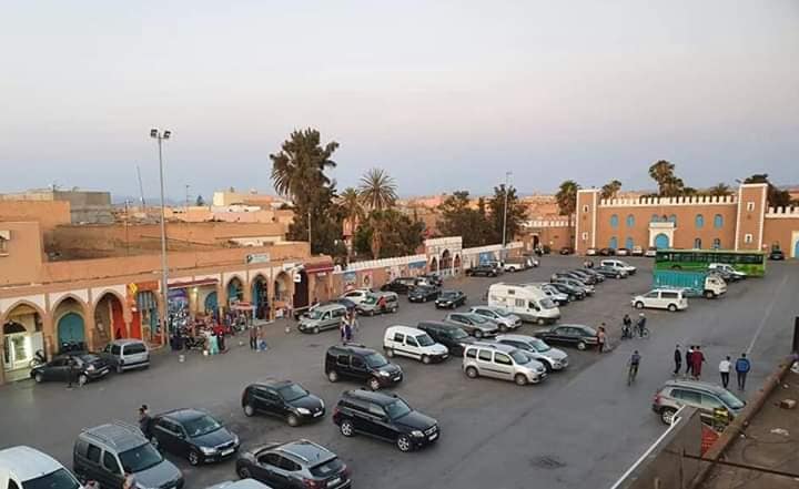 تيزنيت : جمعية التجار تدعو المجلس الجماعي للعدول عن قرار ” إخلاء ساحة المشور من السيارات “ تيزنيت : جمعية التجار تدعو المجلس الجماعي للعدول عن قرار ” إخلاء ساحة المشور من السيارات “