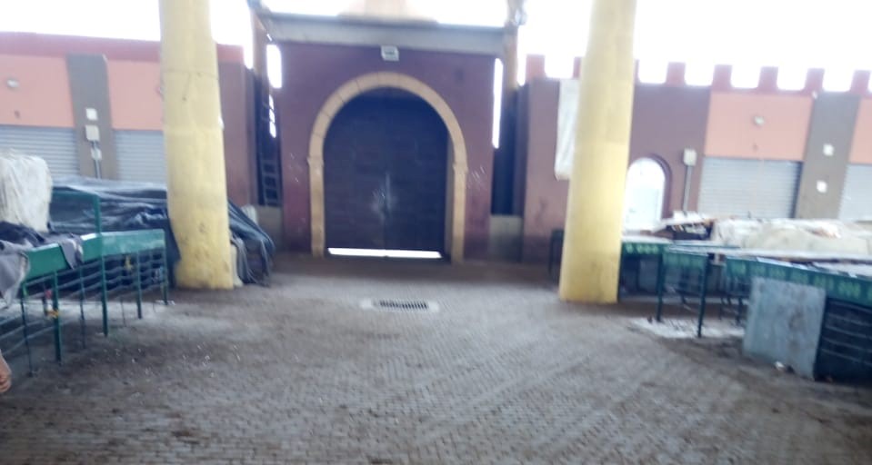جمعيتي التضامن و تامونت بالسوق الأسبوعي تيزنيت : مسؤولية نظافة السوق من اختصاصات الجماعة جمعيتي التضامن و تامونت بالسوق الأسبوعي تيزنيت : مسؤولية نظافة السوق من اختصاصات الجماعة
