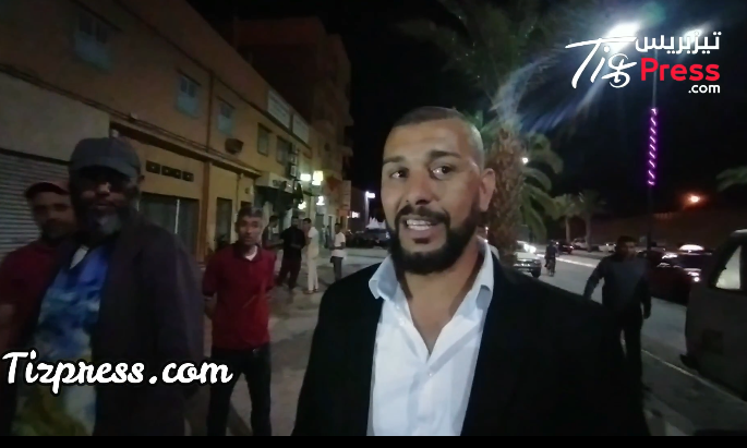 تيزنيت :لهذا السبب .. اعتصام أزيد من 60 سيارة لنقل العمال الزراعيين أمام ” الكوميسارية ” بحضور الكاتبين الوطني و الجهوي لنقابة اتحاد العمال بالمغرب ( فيديو )