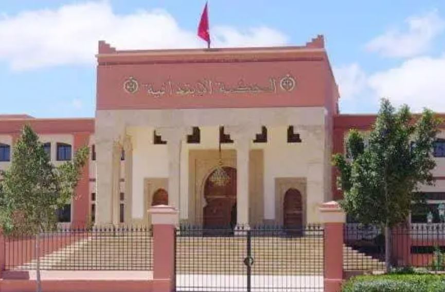 كلميم : إعتقال شخصين داخل قاعة الجلسات بسبب “شهادة الزور” كلميم : إعتقال شخصين داخل قاعة الجلسات بسبب “شهادة الزور”