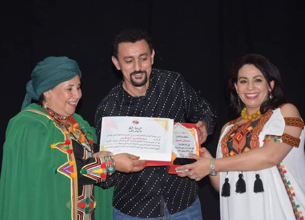 تيزنيت : افتتاح مهرجان ال one man show على ايقاع الاحتفاء بالفن الامازيغي تيزنيت : افتتاح مهرجان ال one man show على ايقاع الاحتفاء بالفن الامازيغي