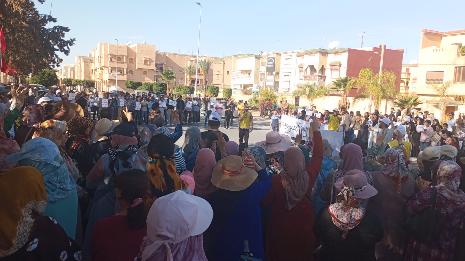 تيزنيت : التنسيق الإقليمي لقطاع التعليم يطالب بإسقاط النظام الأساسي..و الأمهات يطالبن الملك بالتدخل ( صور + فيديو ) تيزنيت : التنسيق الإقليمي لقطاع التعليم يطالب بإسقاط النظام الأساسي..و الأمهات يطالبن الملك بالتدخل ( صور + فيديو )