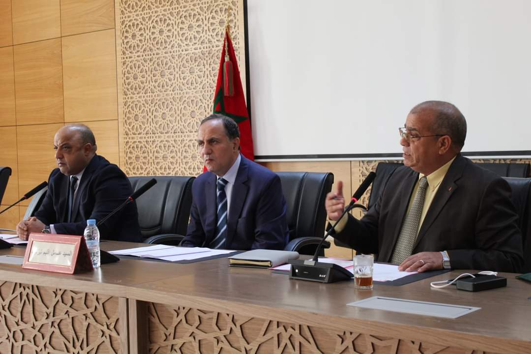 تيزنيت :في لقاء مع عامل الإقليم ..مديرو المؤسسات التعليمية و ممثلي جمعيات الآباء يدعون إلى الاستجابة لمطالب الأساتذة و تهيئة الأجواء لعودة التلاميذ إلى الأقسام ( فيديو ) تيزنيت :في لقاء مع عامل الإقليم ..مديرو المؤسسات التعليمية و ممثلي جمعيات الآباء يدعون إلى الاستجابة لمطالب الأساتذة و تهيئة الأجواء لعودة التلاميذ إلى الأقسام ( فيديو )