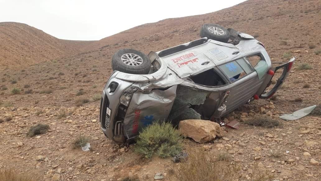 تيزنيت : حادثة سير خطيرة ..انقلاب سيارة اسعاف كان على متنها تلميذ و والده و مدير المدرسة الجماعاتية تهالة تيزنيت : حادثة سير خطيرة ..انقلاب سيارة اسعاف كان على متنها تلميذ و والده و مدير المدرسة الجماعاتية تهالة