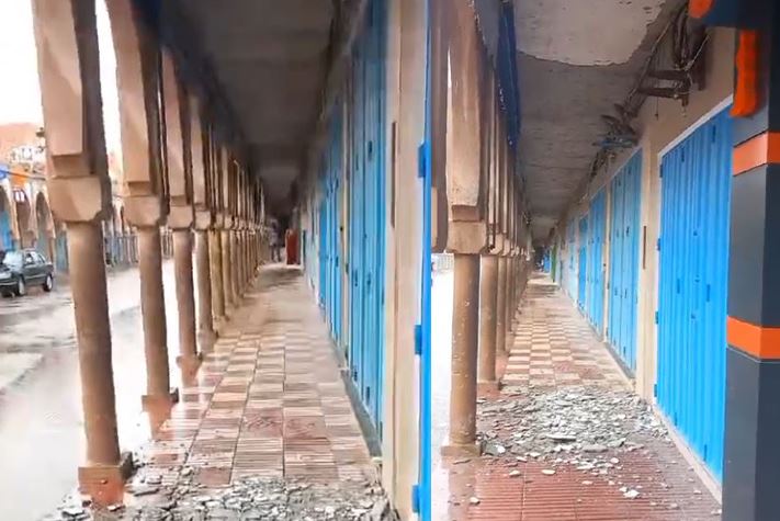 تيزنيت : تيزنيت : محلات تجارية بسوق سي بلعيد مهددة بالانهيار ( فيديو ) تيزنيت : تيزنيت : محلات تجارية بسوق سي بلعيد مهددة بالانهيار ( فيديو )
