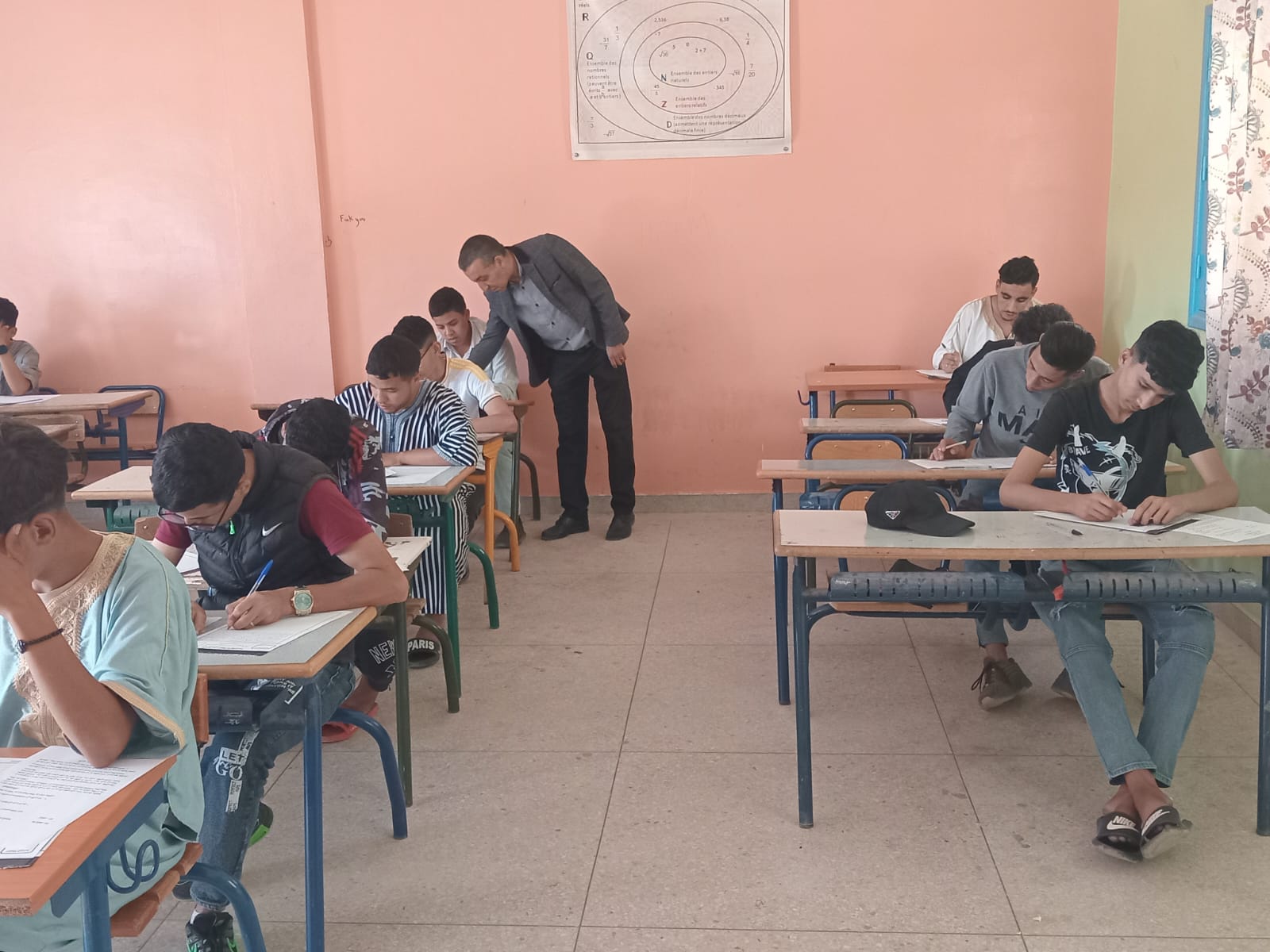 بونعمان : ابن خلدون تحتضن الدورة العاشرة من مشروع الكتابة الفلسفية و الاستعداد للإمتحان الوطني الإشهادي ( صور ) بونعمان : ابن خلدون تحتضن الدورة العاشرة من مشروع الكتابة الفلسفية و الاستعداد للإمتحان الوطني الإشهادي ( صور )