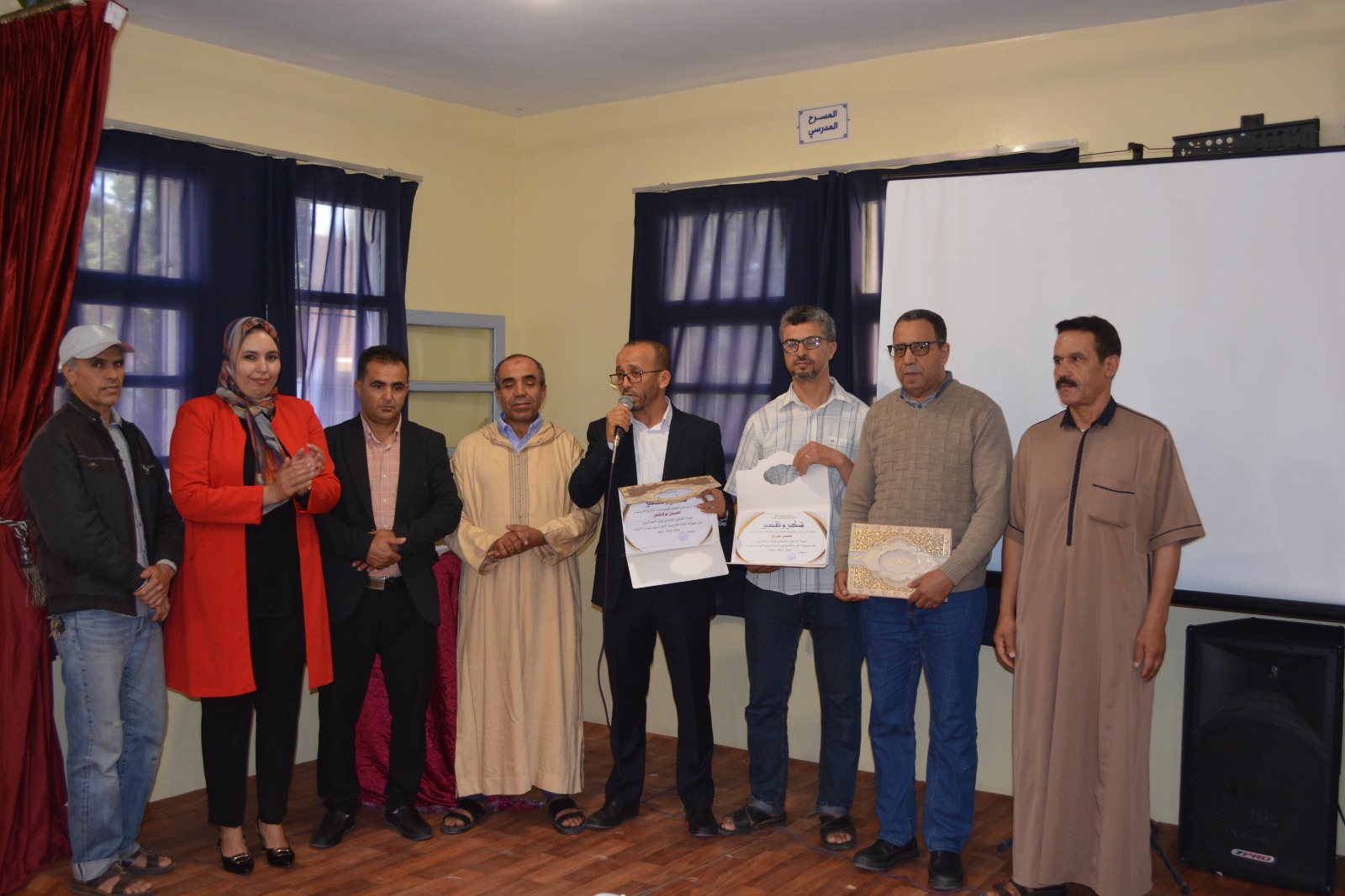 جمعية اباء و أمهات و أولياء تلاميذ المدرسة الجماعاتية رسموكة تنظم حفلا تكريميا لفائدة أطر الدعم التربوي و مختلف شركائها ( صور ) جمعية اباء و أمهات و أولياء تلاميذ المدرسة الجماعاتية رسموكة تنظم حفلا تكريميا لفائدة أطر الدعم التربوي و مختلف شركائها ( صور )