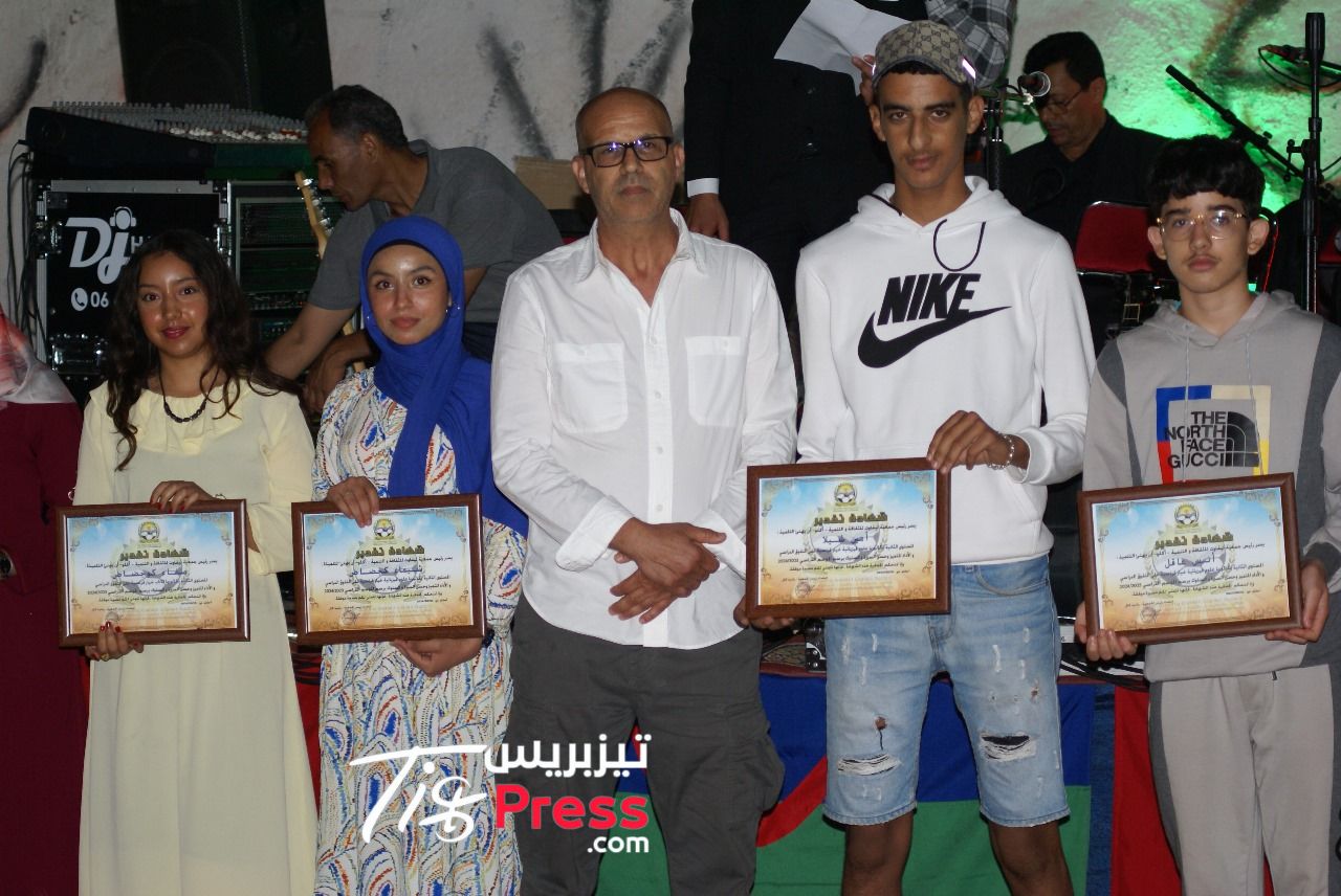 أكلو : تيفاوت تحتفي بمتفوقيها وتكرم داعميها في حفل فني مميز ( صور ) أكلو : تيفاوت تحتفي بمتفوقيها وتكرم داعميها في حفل فني مميز ( صور )