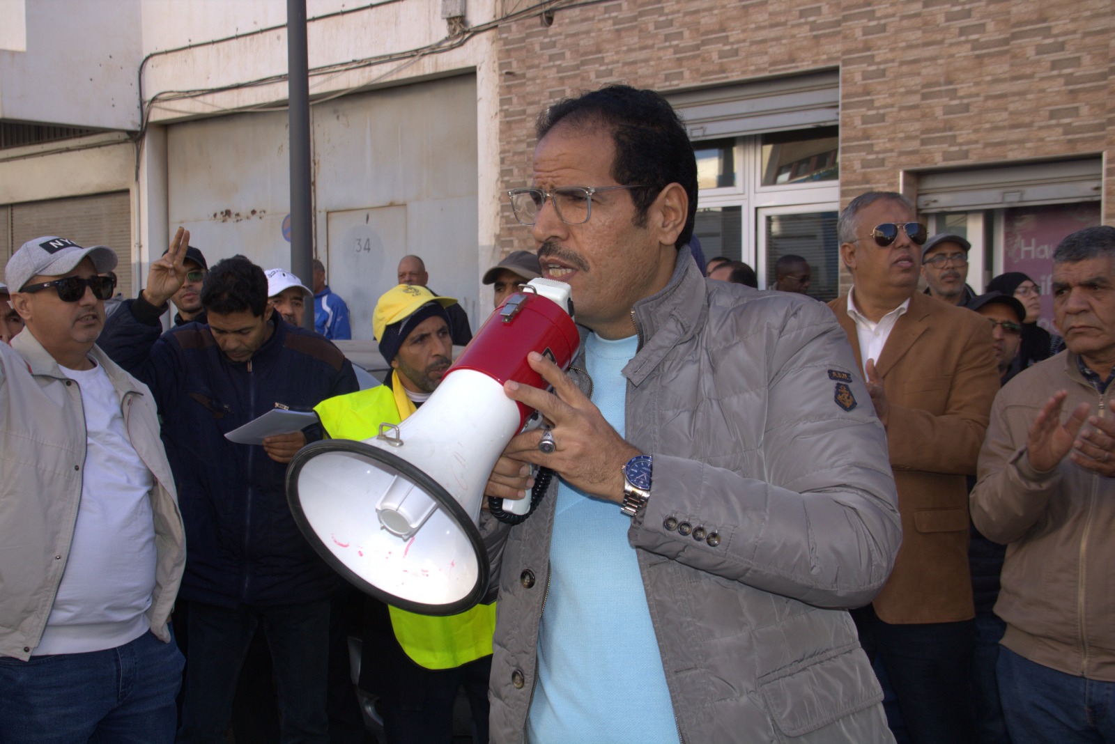 تيزنيت: الكاتب الإقليمي لــCDT يطالب بإيفاد لجنة للإفتحاص المالي والإداري لمديرية التعليم تيزنيت: الكاتب الإقليمي لــCDT يطالب بإيفاد لجنة للإفتحاص المالي والإداري لمديرية التعليم