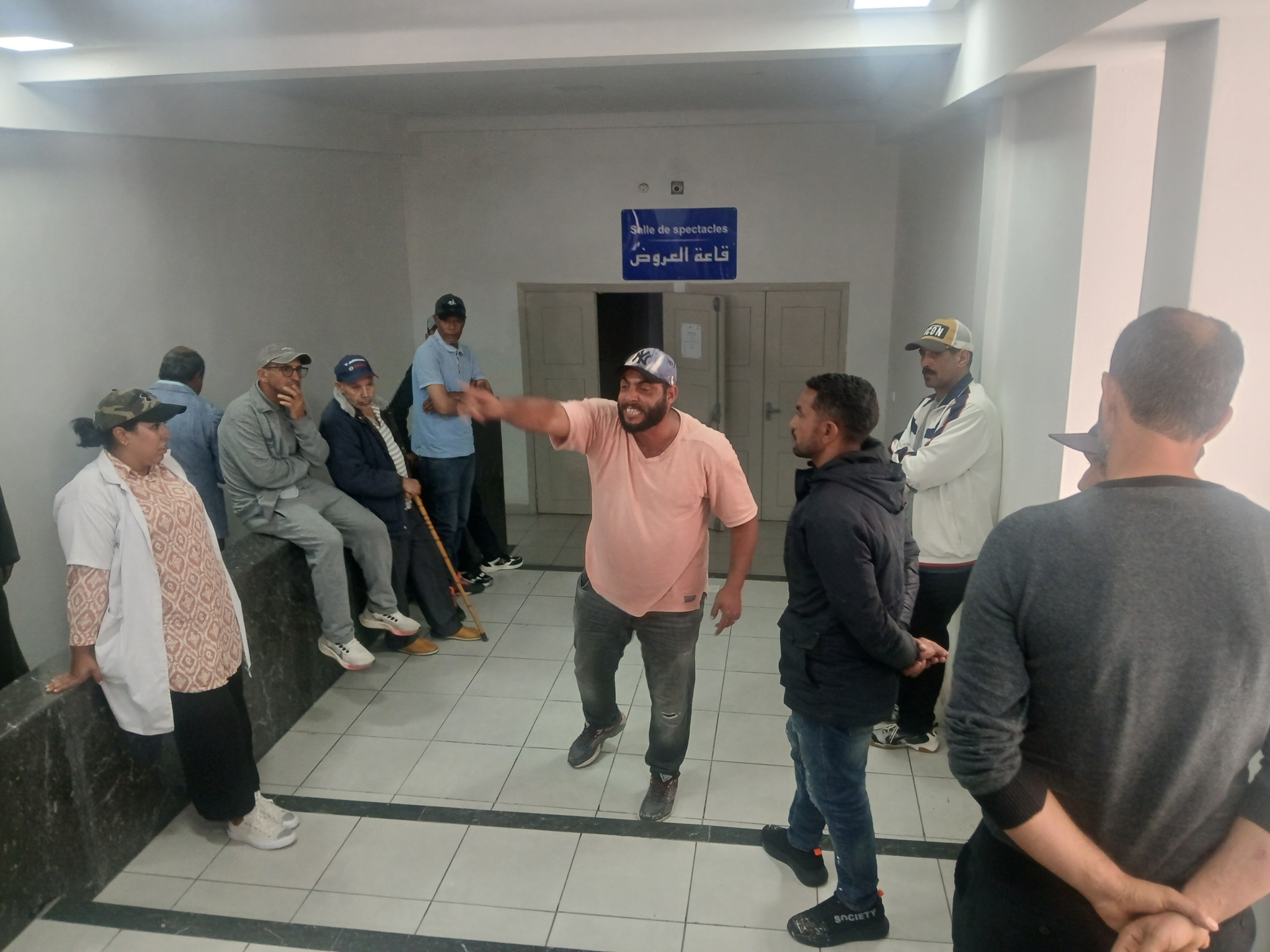 أكادير : “مشروع ملكي على صفيح ساخن”.. طهاة السمك يقاطعون شركة التنمية ويتهمونها بتقسيم صفوفهم أكادير : “مشروع ملكي على صفيح ساخن”.. طهاة السمك يقاطعون شركة التنمية ويتهمونها بتقسيم صفوفهم