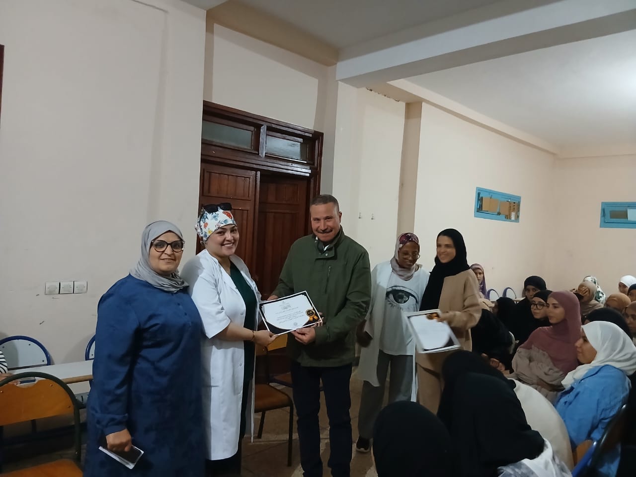 تيزنيت : ثانوية ابن سليمان الرسموكي تحتضن ورشة تمكين التلميذات عبر التوعية بالثقافة الصحية الإنجابية.