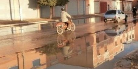تيزنيت:ساكنة النهضة في سباق مع المطر مبادرات ذاتية لتفادي كارثة محتملة