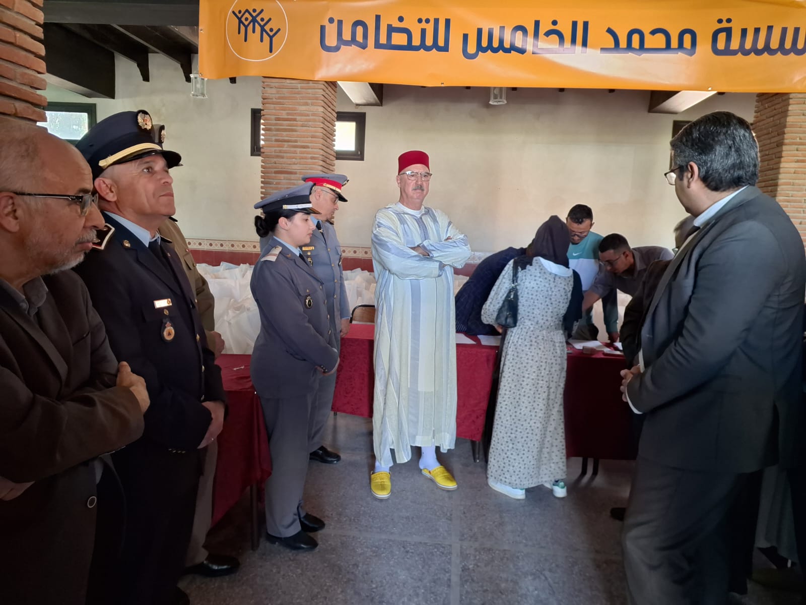تيزنيت:بلمسة إنسانية وتوجيهات ملكية..عامل الإقليم ومندوب التعاون الوطني يشرفان على استفادة 14 ألف أسرة من دعم مؤسسة محمد الخامس