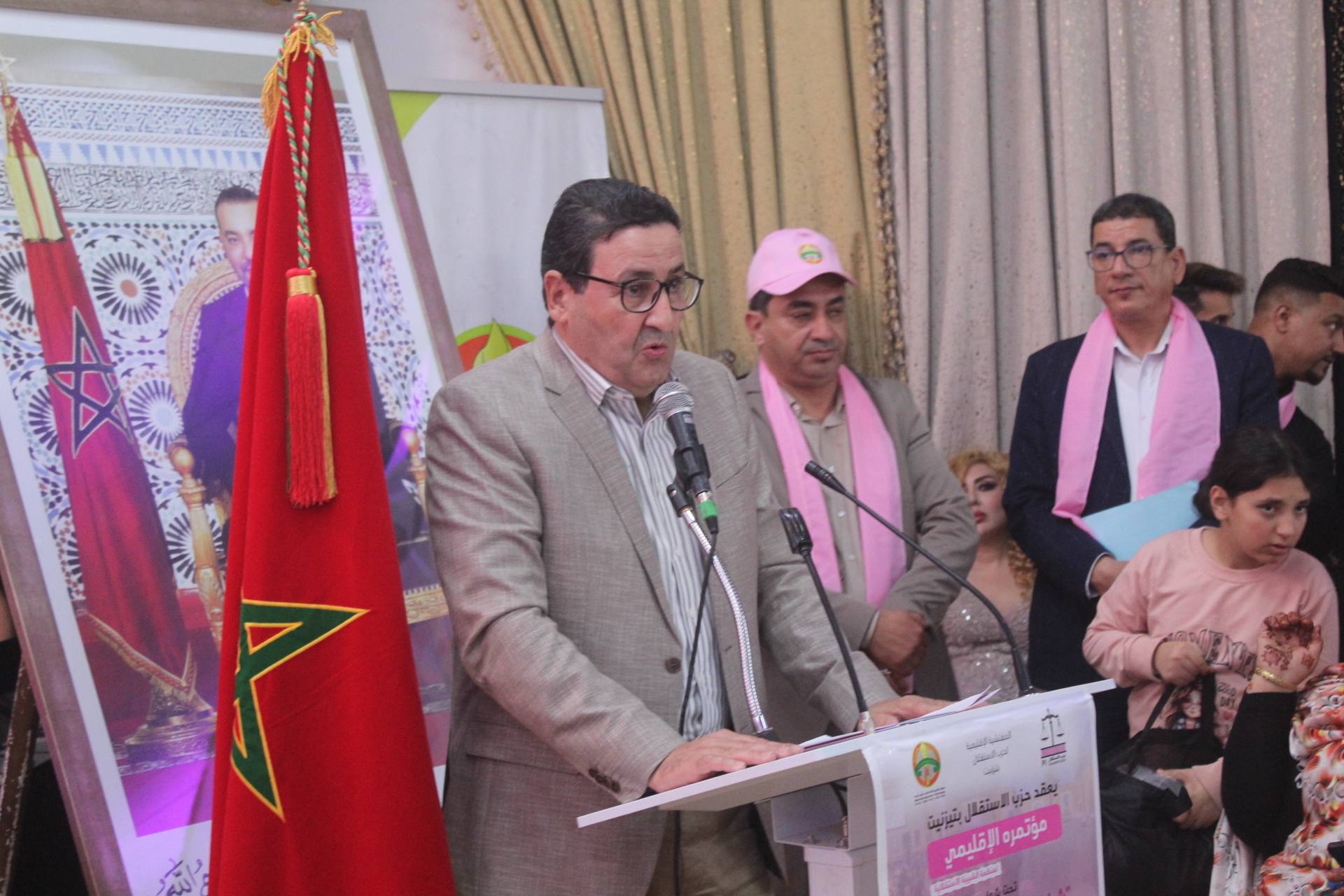قيوح يبعث رسالة قوية إلى أعيان تيزنيت في افتتاح مؤتمر الشبيبة الاستقلالية: تيزنيت ما محتجاش غير للوطيسمات ( التجزئات) بل فرص الشغل للشباب.