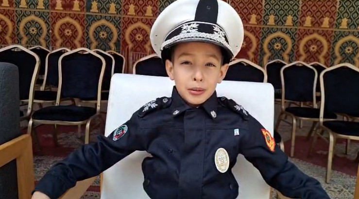 تيزنيت : بكلمات بريئة.. الطفل “أكرم” من تيزنيت يوجه رسالة شكر للحموشي بعد تحقيق حلمه ( فيديو )