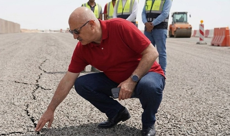 تيزنيت:التشققات تستنفر عامل الإقليم/الجوهري يتفقد أشغال تهيئة “شارع للا عبلة”/ ومطالب بفتح تحقيق في جودة اشغال التهيئة